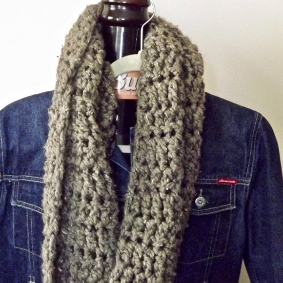 SALE! Chunky Infinity Scarf! SALE! - Picture 3 of 4